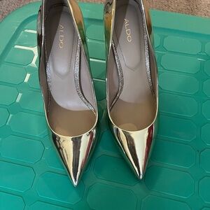 Aldo Women's Gold Pointed Toe Heels